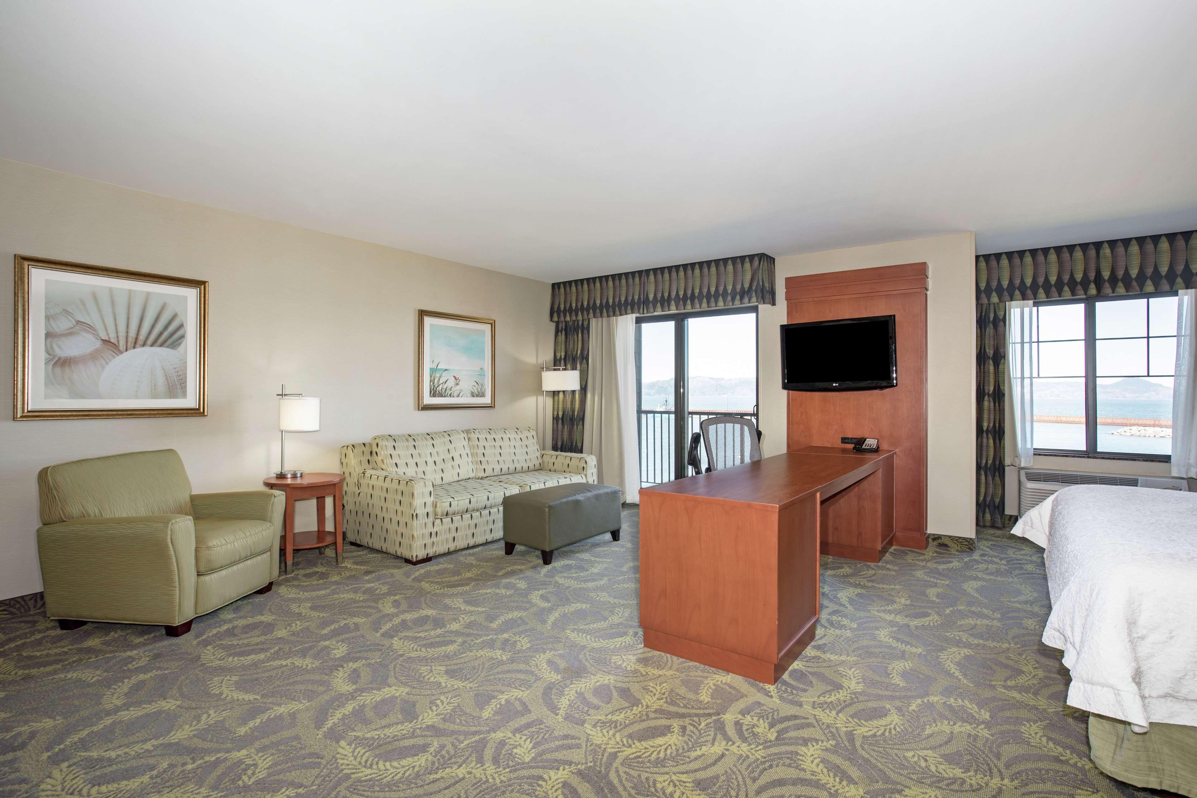 Hampton Inn & Suites Astoria Eksteriør billede