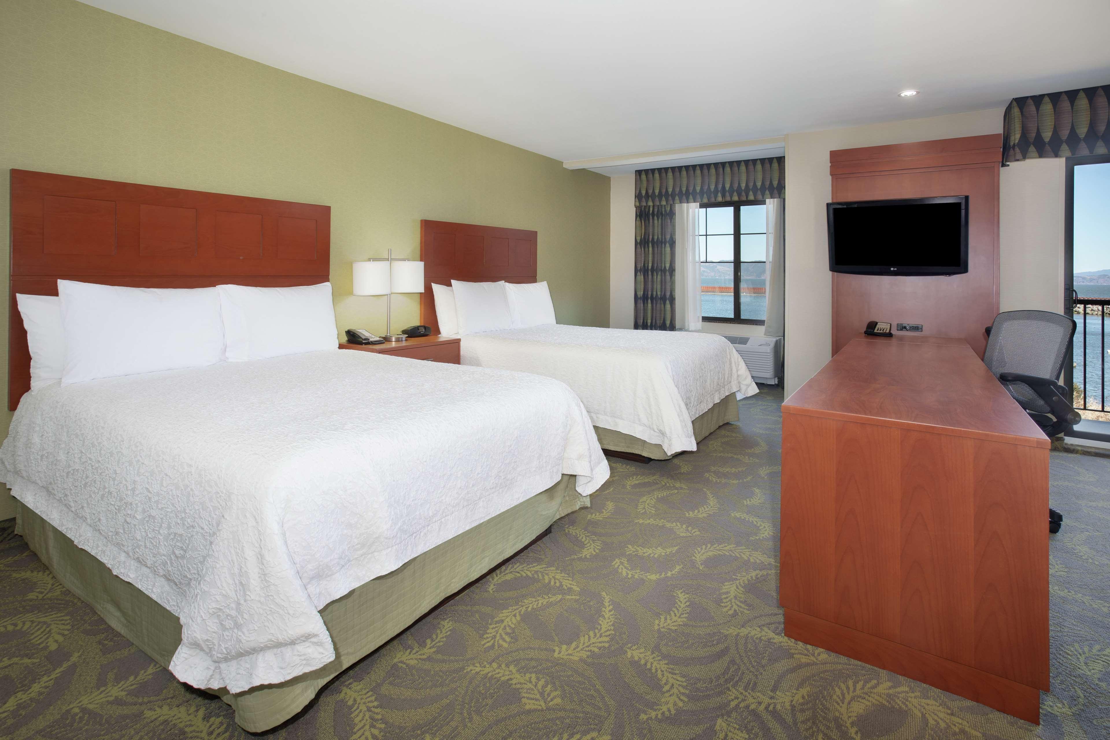 Hampton Inn & Suites Astoria Eksteriør billede
