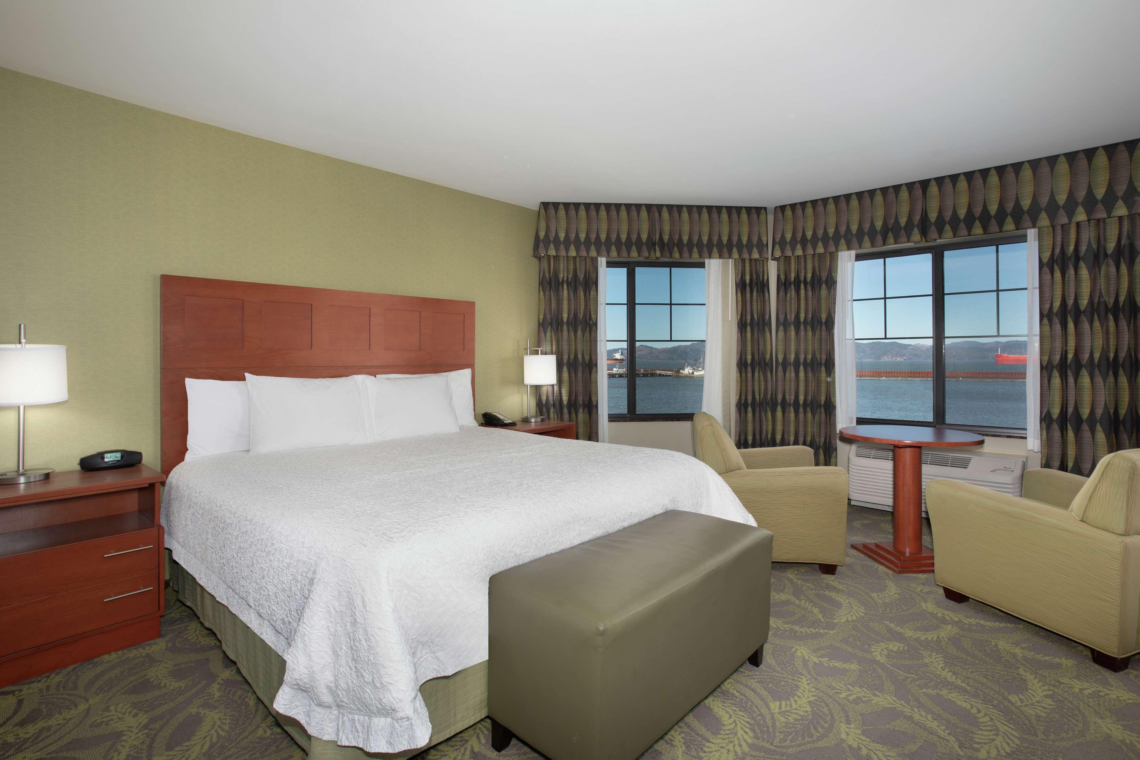 Hampton Inn & Suites Astoria Eksteriør billede