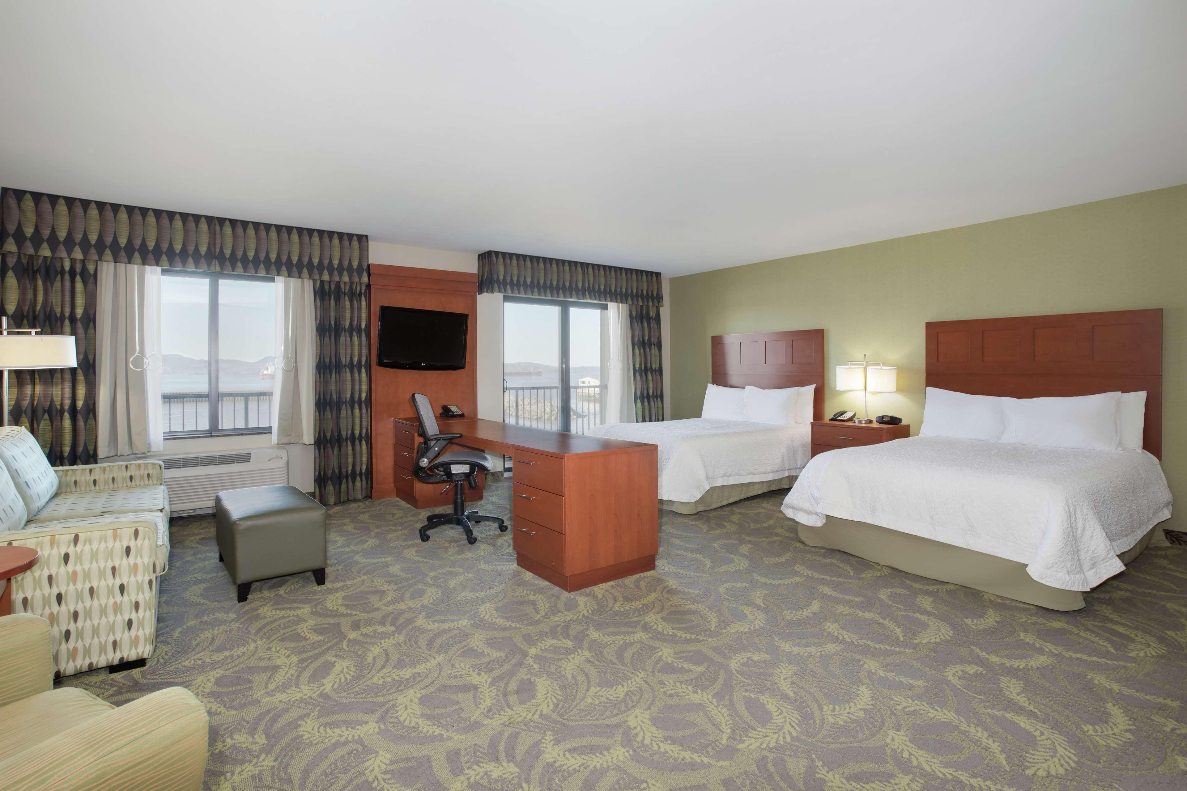 Hampton Inn & Suites Astoria Eksteriør billede
