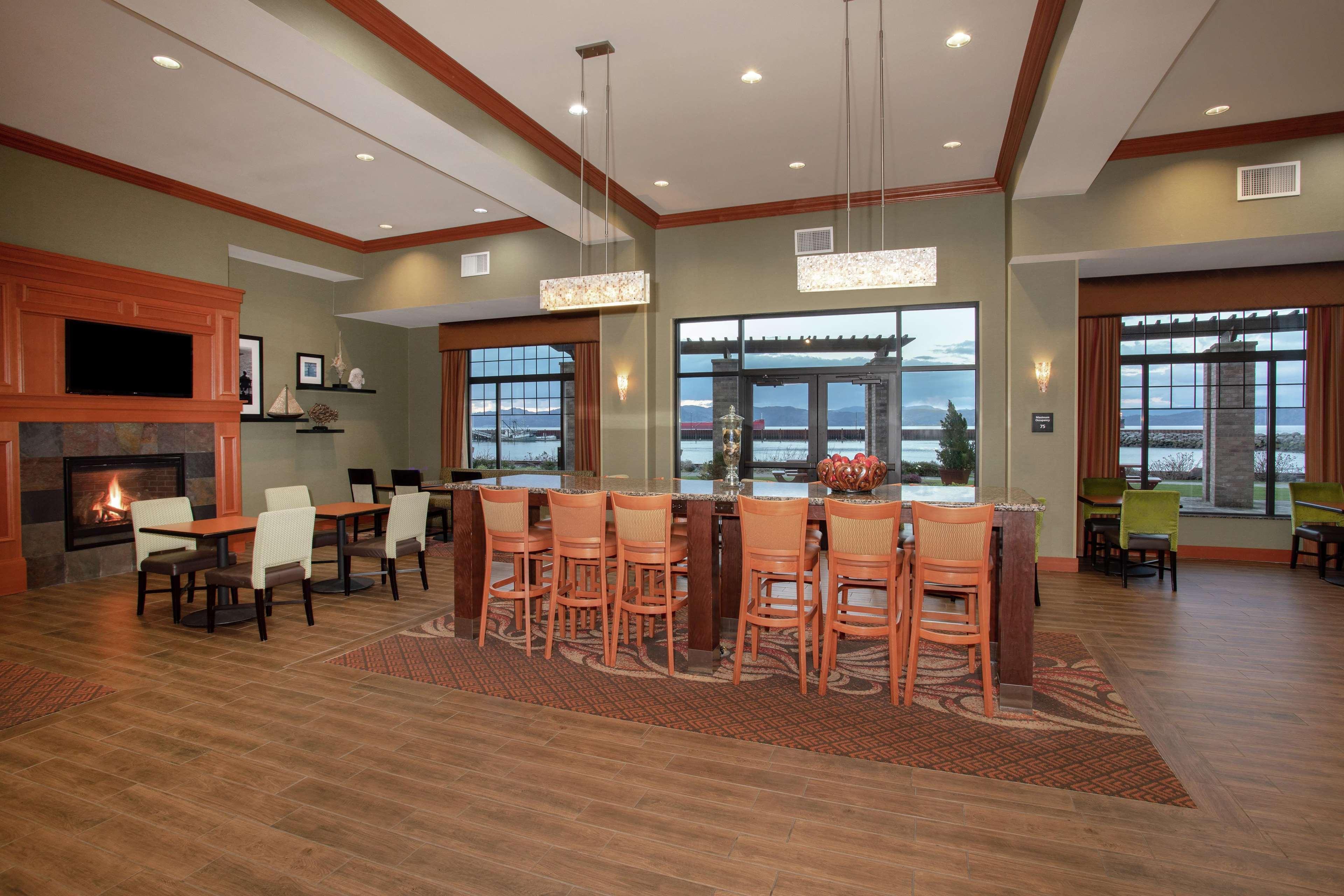 Hampton Inn & Suites Astoria Eksteriør billede