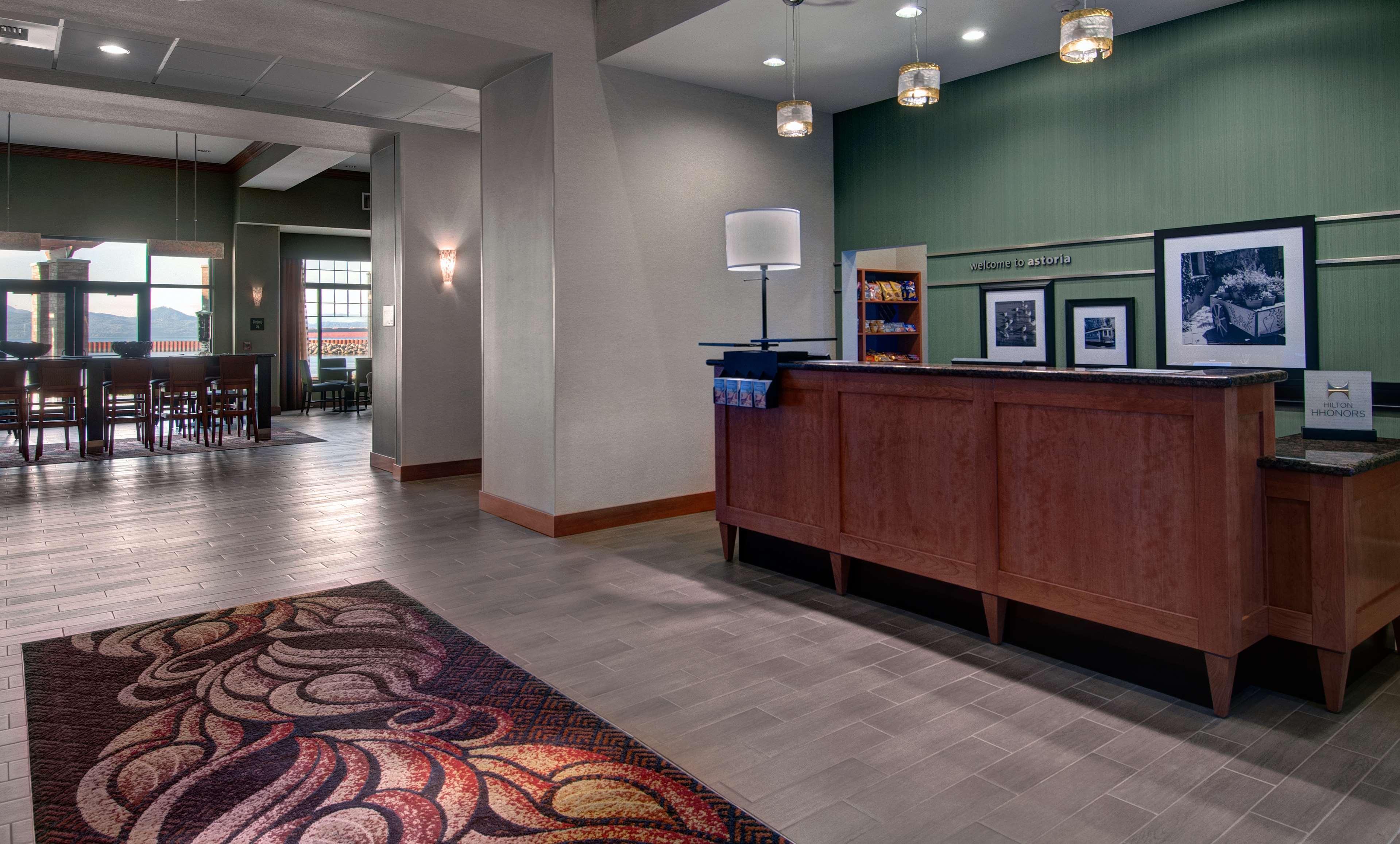 Hampton Inn & Suites Astoria Eksteriør billede