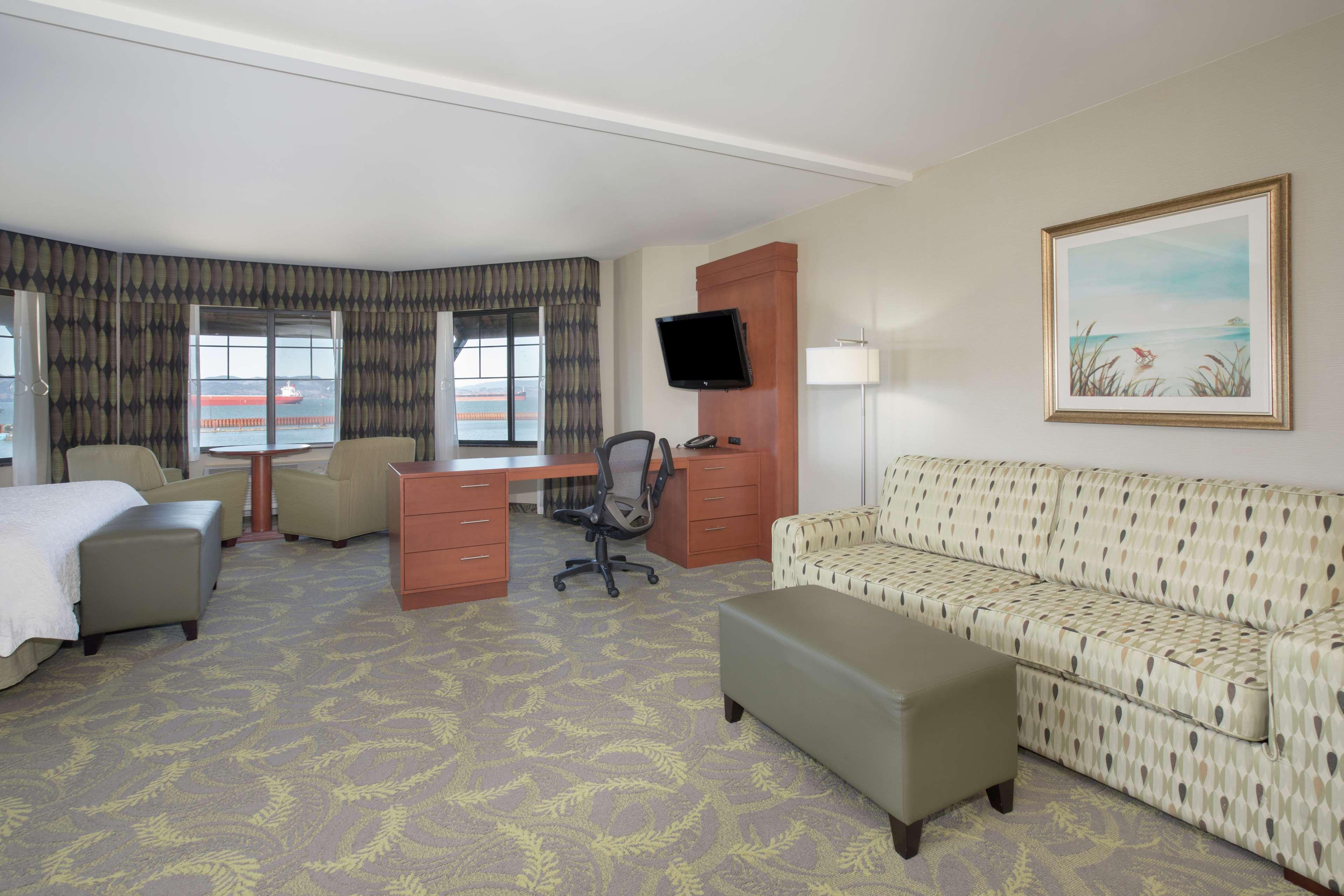 Hampton Inn & Suites Astoria Eksteriør billede