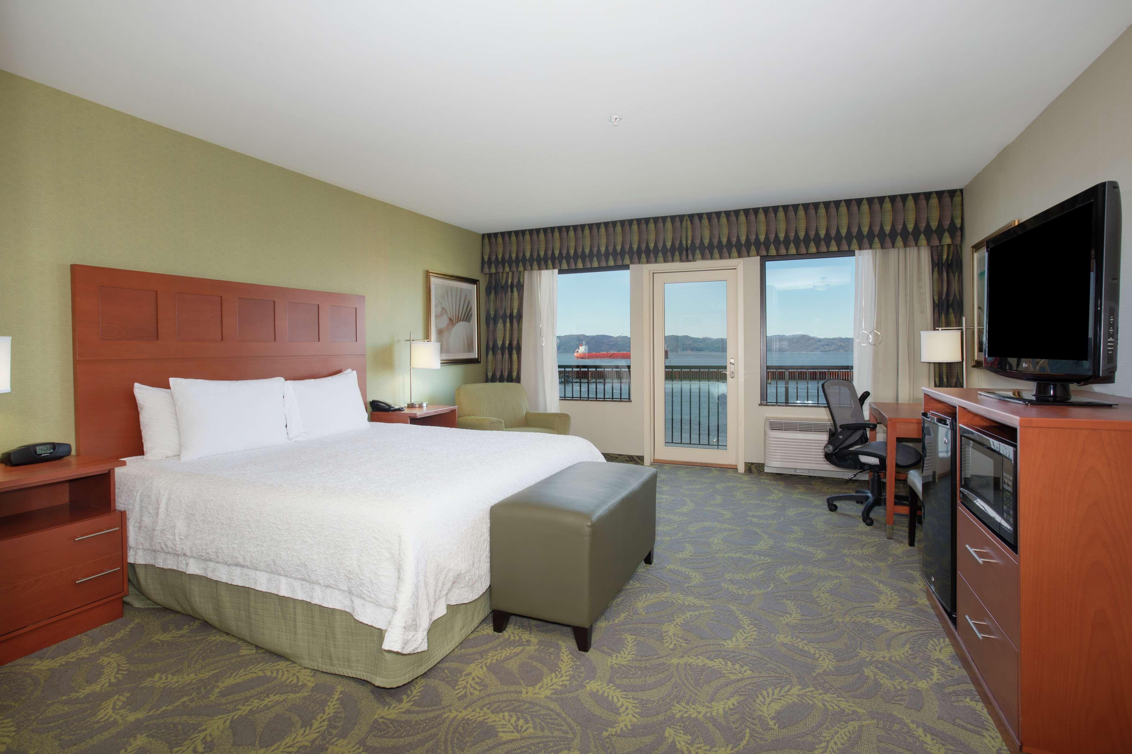 Hampton Inn & Suites Astoria Eksteriør billede