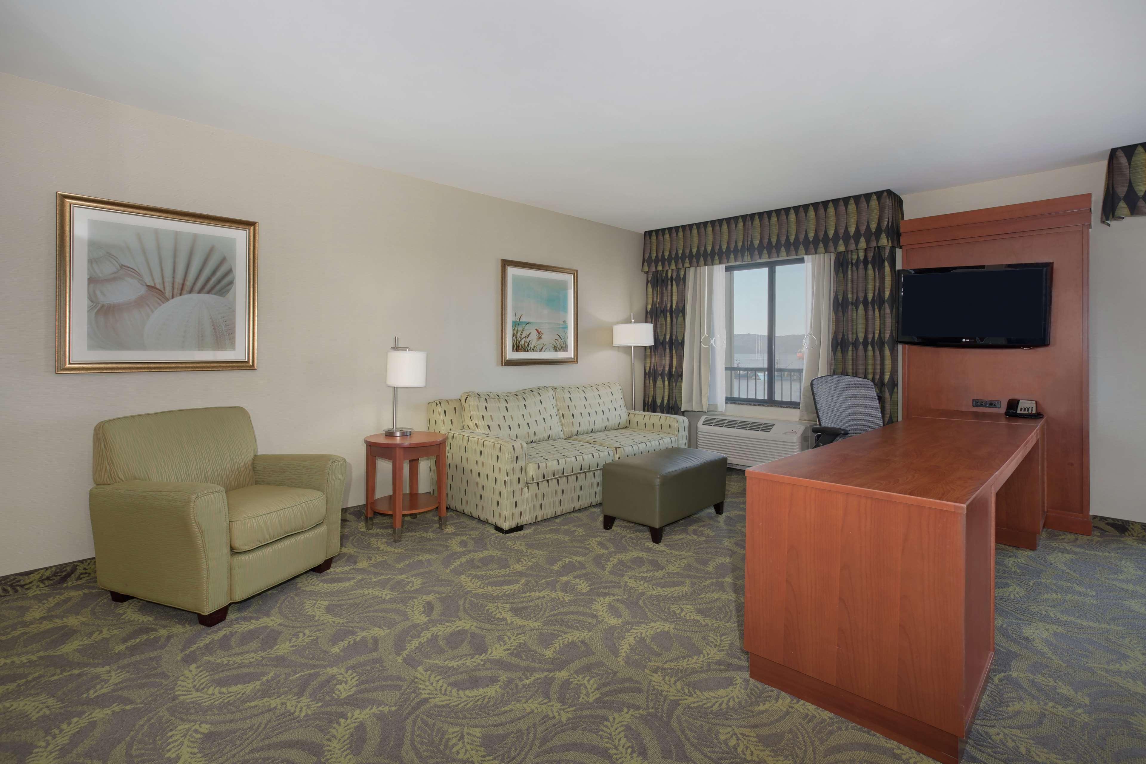 Hampton Inn & Suites Astoria Eksteriør billede