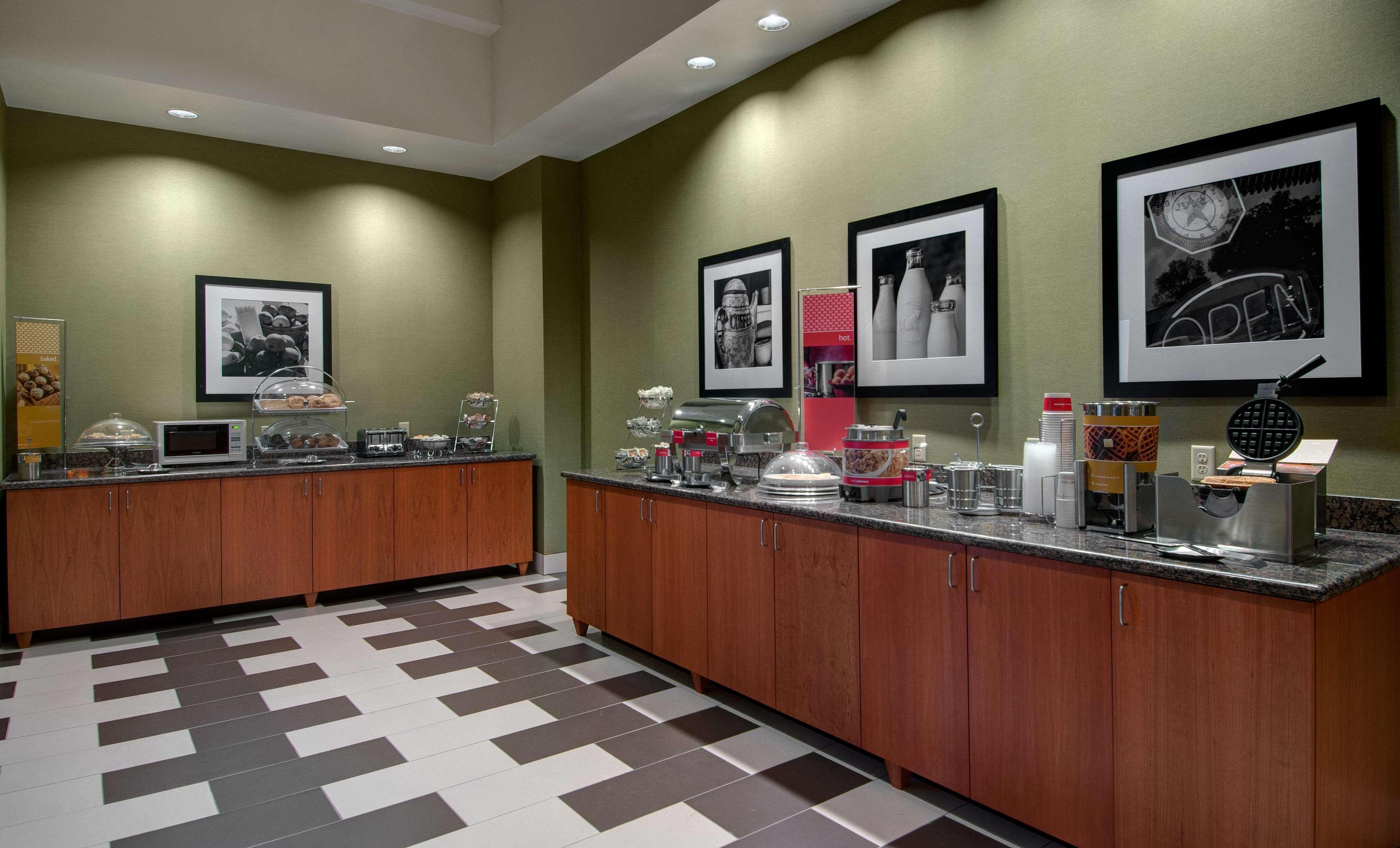 Hampton Inn & Suites Astoria Eksteriør billede