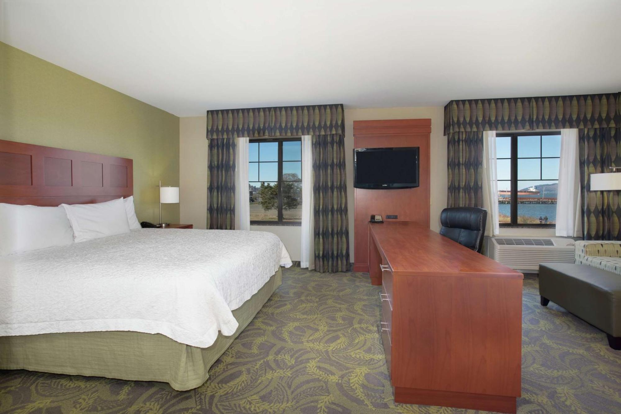 Hampton Inn & Suites Astoria Eksteriør billede