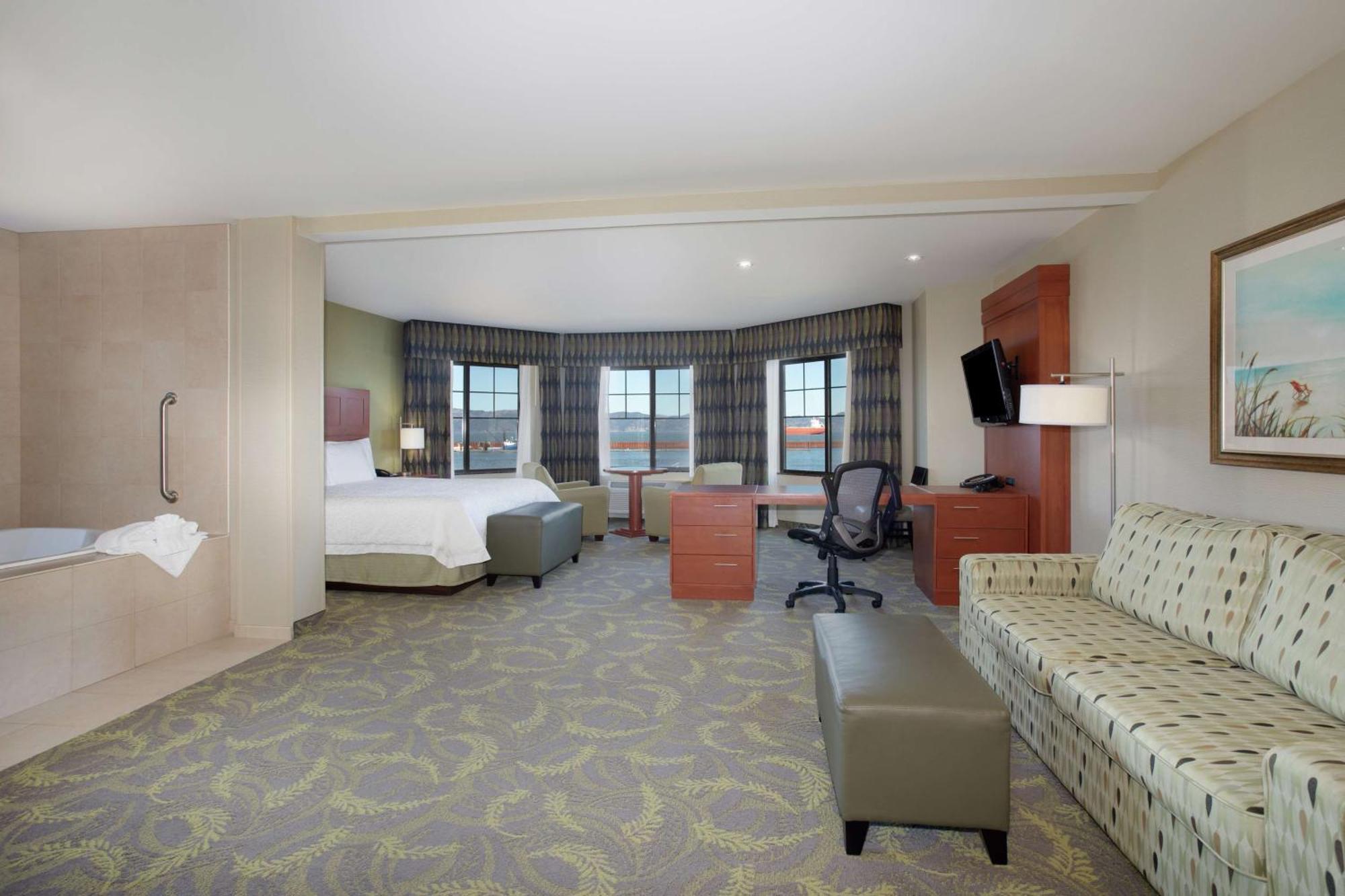 Hampton Inn & Suites Astoria Eksteriør billede